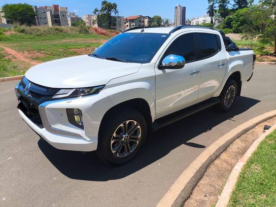 MITSUBISHI L200 TRITON 2.4 16V TURBO DIESEL SPORT HPE-S CD 4P 4X4 AUTOMÁTICO MITSUBISHI L200 TRITON 2.4 16V TURBO DIESEL SPORT HPE-S CD 4P 4X4 AUTOMÁTICO